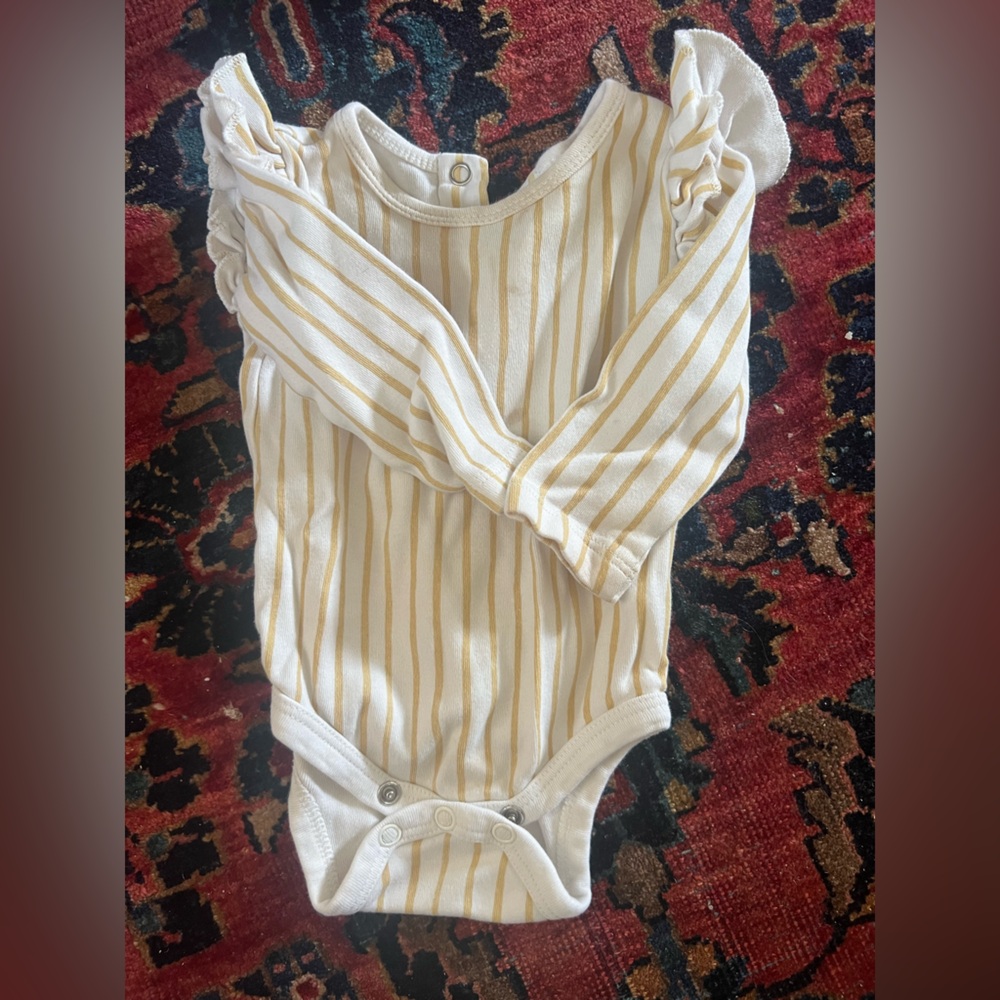 Organic baby long sleeve onesie with ruffles at shoulder